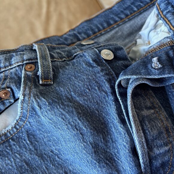 Levi's Womens 501 Button Fly Blue Denim Raw Hem Jeans Sz 28 (FITS LIKE A 26) - Picture 12 of 16
